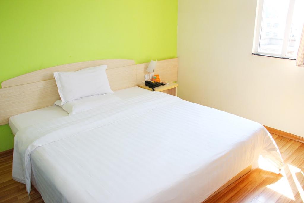 7Days Inn Guilin Railway Station Экстерьер фото